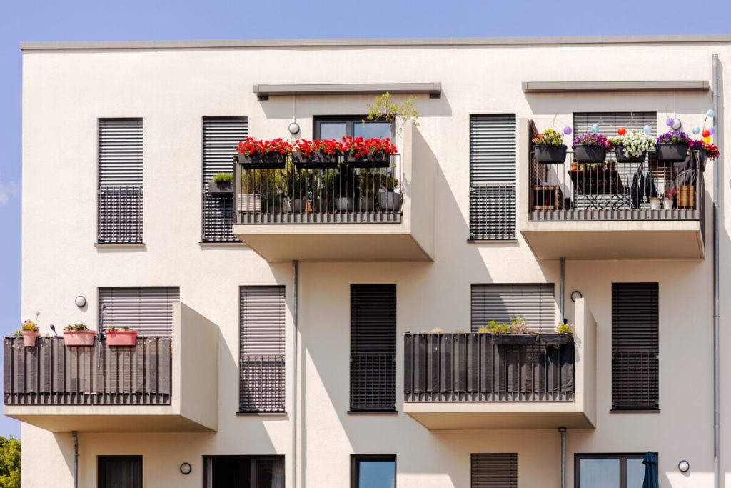 What to Look for During First Apartment Walkthrough