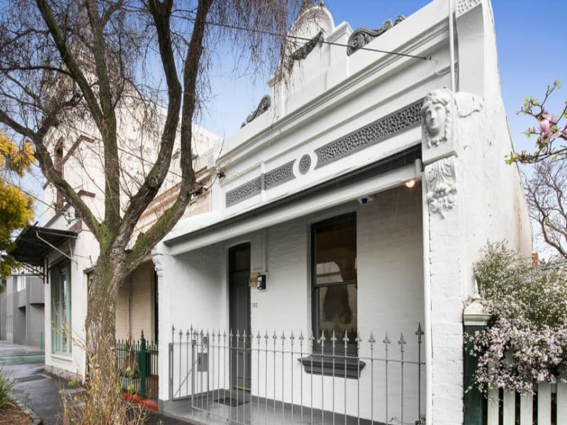 Auction mornings with the young couple seeking a dream home